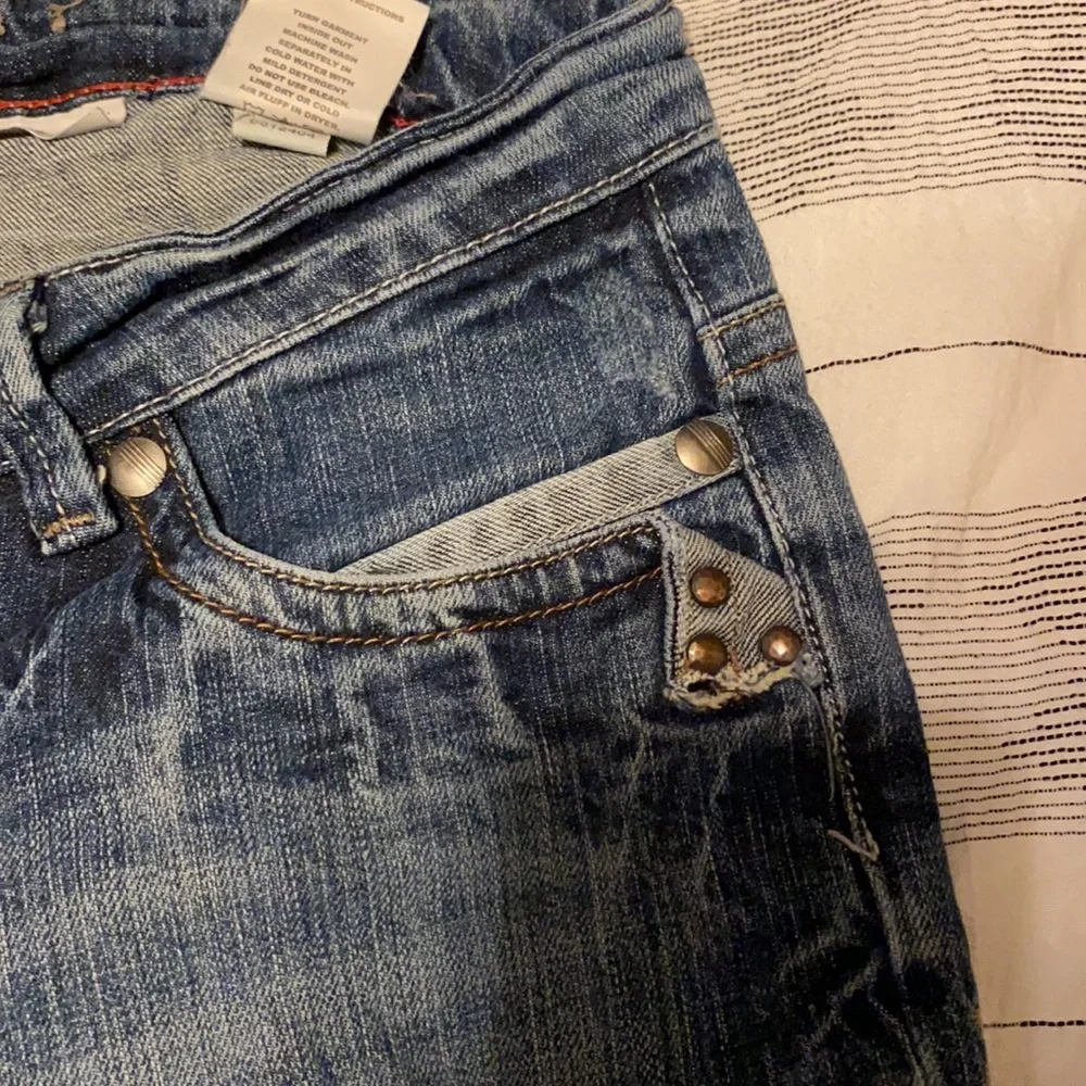 Woman’s Southern Thread Jeans - Picture 9 of 11